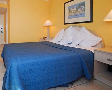 Holiday Inn Express & Suites Nassau Room photo